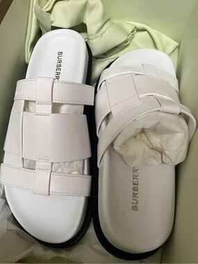 Burberry NWT $600 Cream Leather Woven Slide Sandals with Black Sole shoes 36